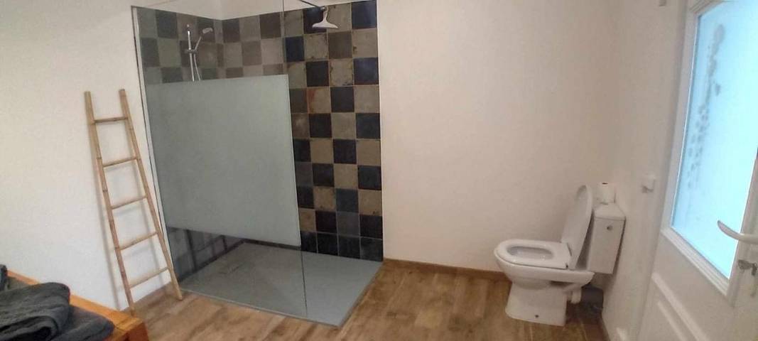 Gîte pour 2 personnes, avec piscine et jardin ainsi que terrasse et vue à Nassiet - 3