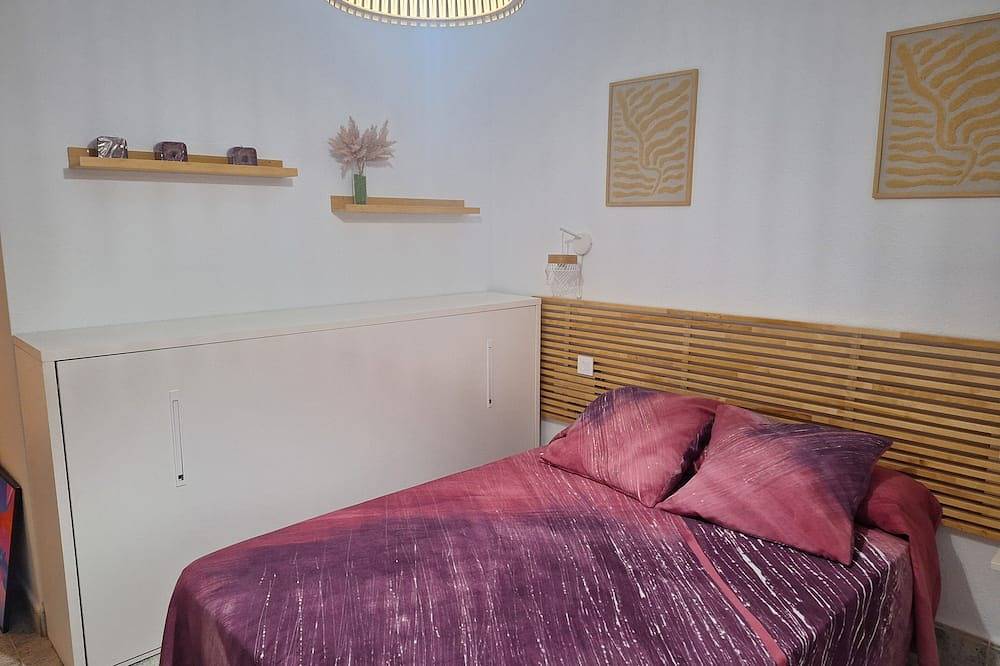 Ganze Wohnung, Playamar Retamar, is in first line of beach, urbanization with swimming pool. in Retamar, Almería