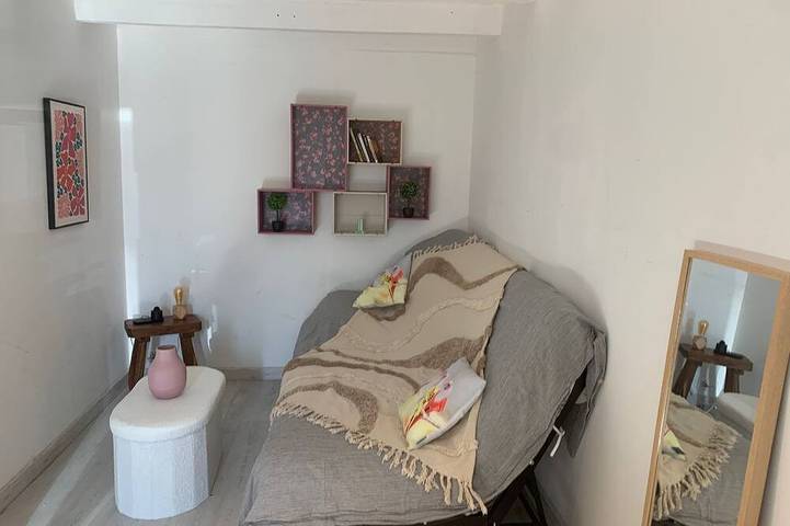 Apartamento entero, Independent studio + garden/pool on request in Venelles, Region de Aix-en-Provence