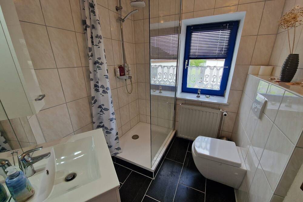 Ganze Wohnung, Entspannter Familienurlaub im gemütlichen Ferien-Doppelhaus mit Seeblick in Jesendorf, Nordwestmecklenburg (Wismar und Umgebung)