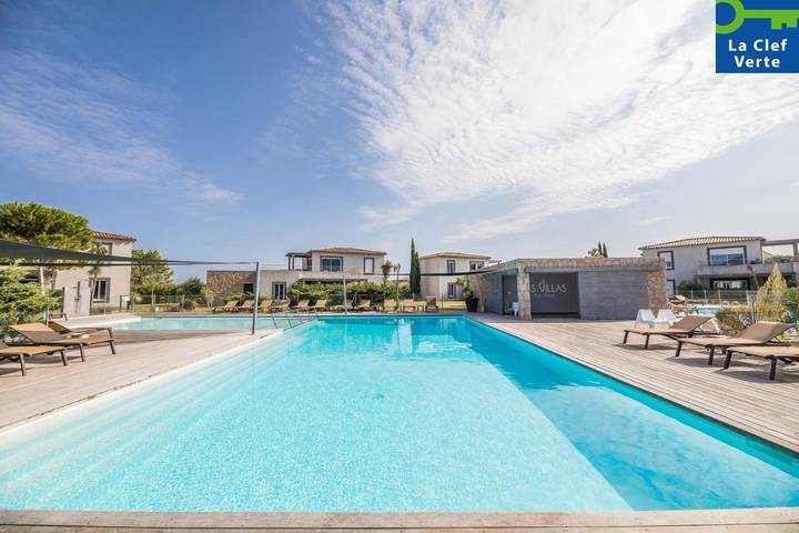 Appart’hôtel pour 4 personnes, avec jardin ainsi que piscine et vue