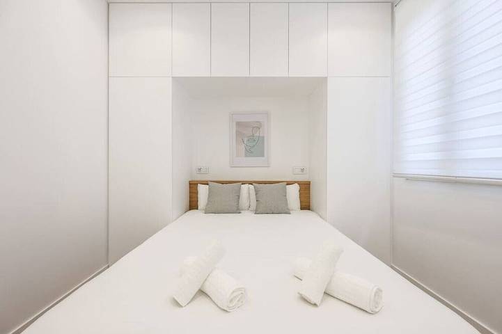 Ganze Wohnung, Urban Tranquility in Madrid with Modern Comforts in Tetuán, Madrid