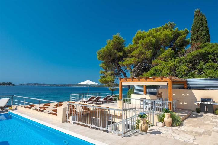Ferienhaus für 8 Personen, mit Balkon und Meerblick sowie Terrasse und Whirlpool in Orebic