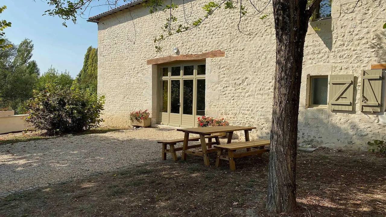 Maison de vacances pour 11 personnes avec piscine in Chalais, Charente