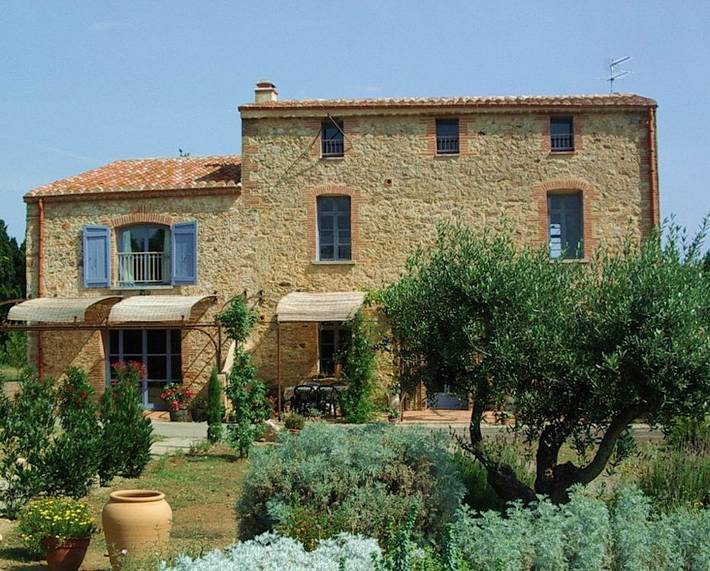 Location de vacances pour 9 personnes, avec Terrasse ainsi que Jardin et Piscine dans les Pyrénées-Orientales