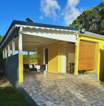 Gîte pour 2 personnes, avec terrasse et vue à Petit-Canal