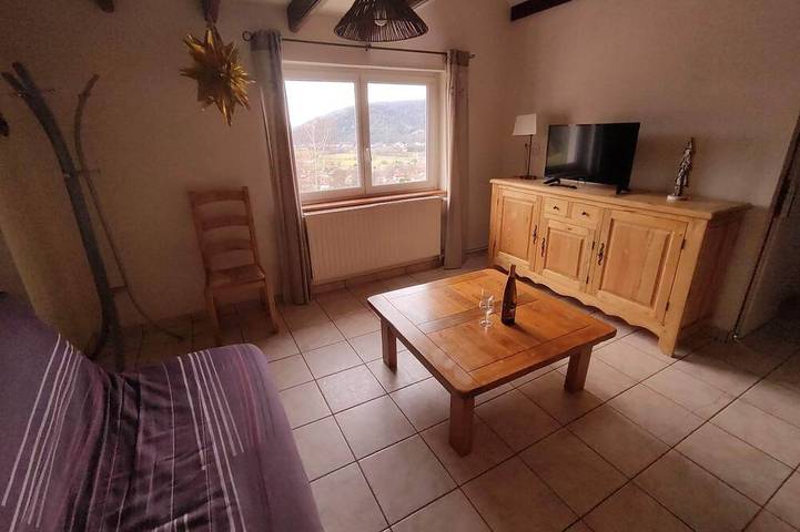 Gîte pour 8 personnes, avec Jacuzzi et Terrasse ainsi que Jardin et Sauna à Dommartin-lès-Remiremont