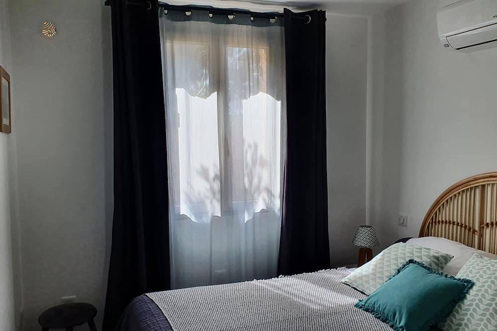 Entire apartment, Quiet village, panoramic view, Scandola reserve, warm river Le Fango in Galéria, Parc naturel régional de Corse