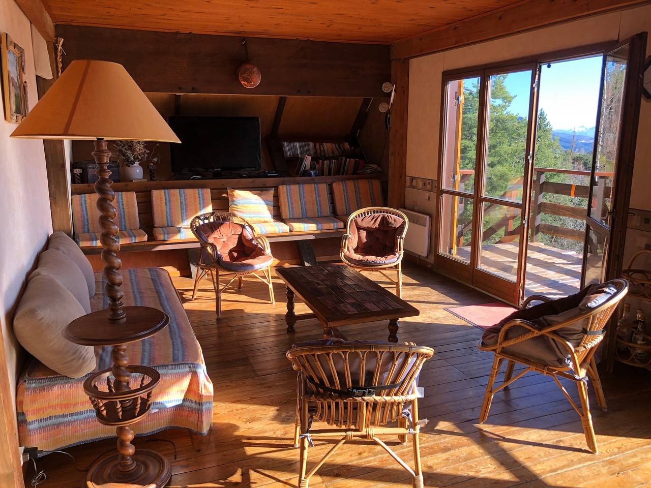Chalet mit Bergblick, privatem Garten und Balkon in Seyne, Alpes-de-Haute-Provence