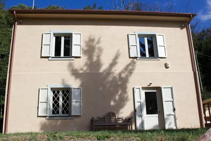 Casa vacanza per 5 persone, con Terrazza e Giardino nonché Piscina e Panorama a Calci