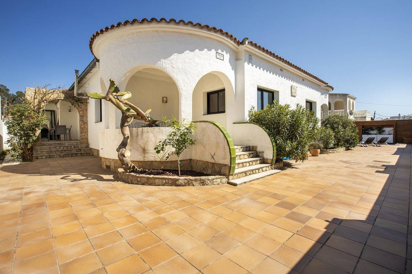 Bonita casa con piscina privada y cinco dormitorios in Ampuriabrava, Alt Empordà