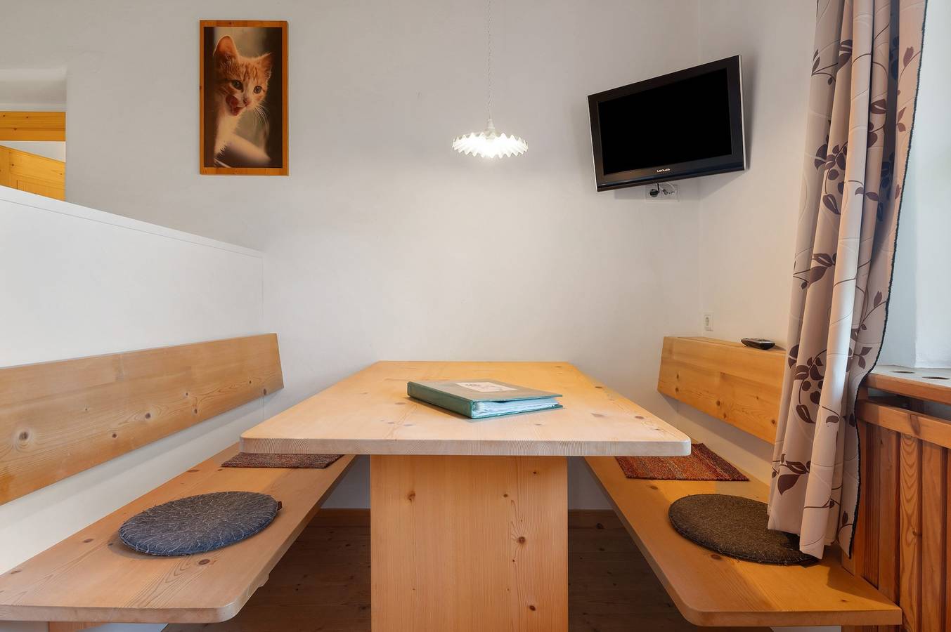 Ganze Wohnung, Ferienwohnung 'Stein' mit Bergblick, privater Terrasse und Wi-Fi in Siffian, Ritten