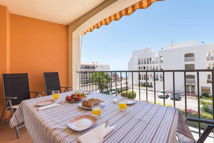 Apartamento para 5 personas, con vistas y terraza en Torre de Benagalbón