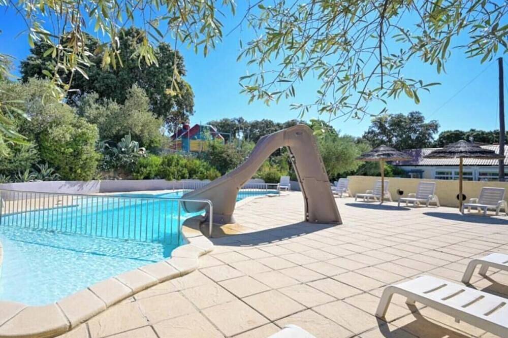 Zecamping 3* familial toboggans animaux acceptés locatif 32m2 5 pers in Castries, Côte méditerranéenne (France)