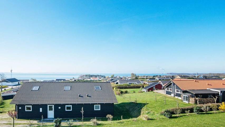 Ferieudlejning for 10 personer, med terrasse og jacuzzi i Djursland