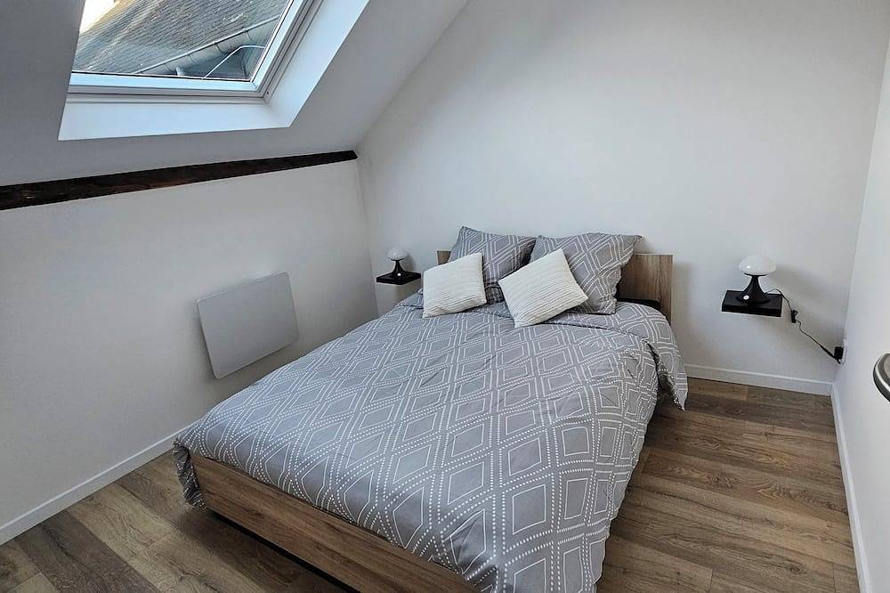 Apartamento entero, Lovely attic apartment a few steps from the town center in Decize, Nièvre