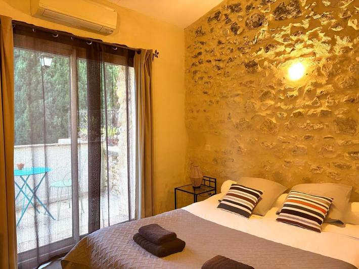 Hôtel pour 2 personnes, avec vue et jardin ainsi que piscine et terrasse à Saint-Geniès-de-Malgoirès - 2