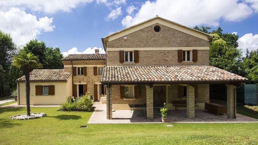 Casa vacanza per 3 persone, con terrazza e giardino, con animali domestici nelle Marche