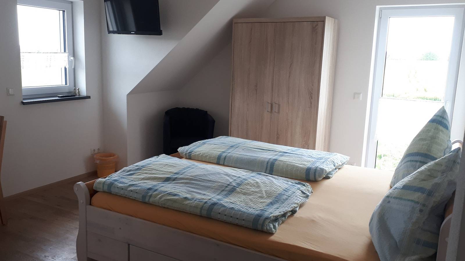 Ganze Ferienwohnung, Privatzimmer Popp-Hessenauer - Doppelzimmer mit wunderschönem Ausblick in die Natur in Ansbach, Romantische Straße