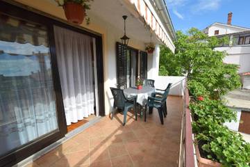 Ferienwohnung für 4 Personen, mit Terrasse in Malinska