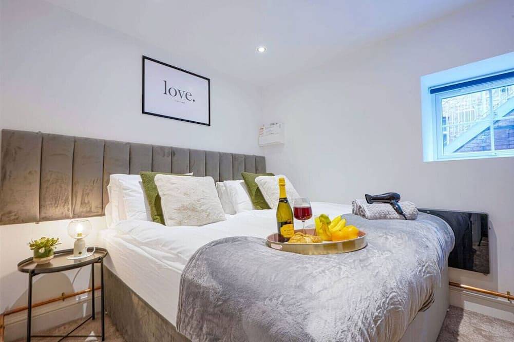 Entire apartment, Boutique Apartment • City Centre • Free Parking • Fast Wifi • Self-Check-In • Yoko Property in Warwickshire