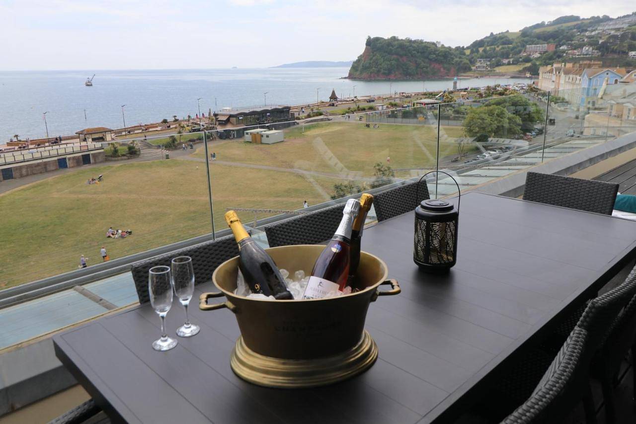 Entire apartment, Riviera Apartments - Five Stylish Penthouse Apartments with Unrivalled Sea Views of Teignmouth, Shaldon, The Jurassic Coastline & The Teign Estuary in Teignmouth, Devon