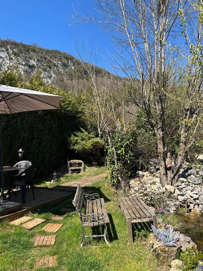 Gîte pour 3 personnes, avec vue ainsi que terrasse et jardin à Bourg-de-Sirod - 4