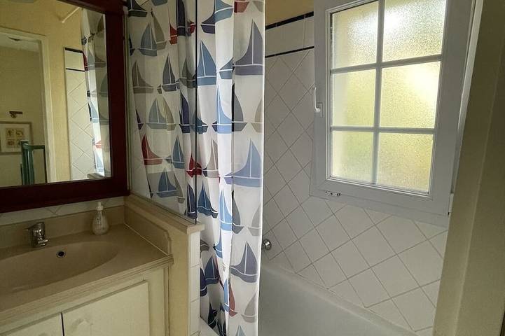 Location de vacances pour 5 personnes, avec piscine ainsi que balcon et jardin dans Golf De Moliets Moliets Et Maa - 4