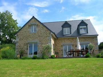 Chambre d’hôte pour 2 personnes, avec jardin ainsi que vue et terrasse à Dragey-Ronthon