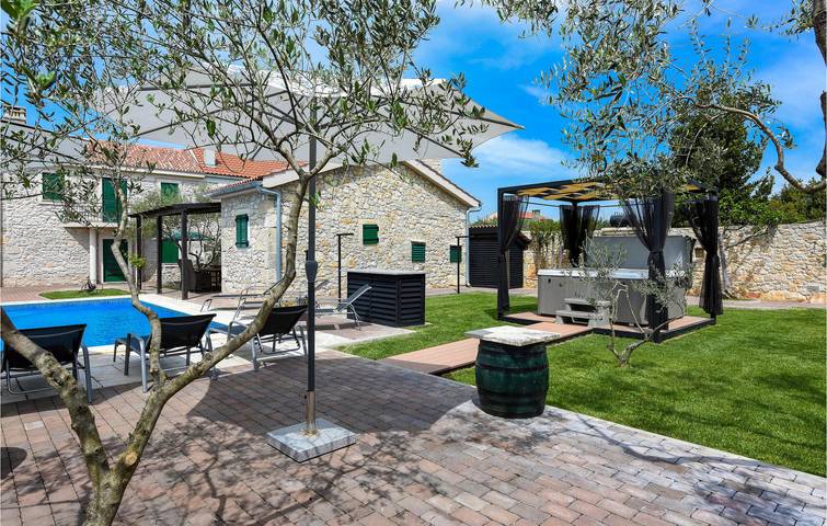 Charmant appartement de 150 m² avec piscine, terrasse et accès à la plage in Nin, Région de Zadar