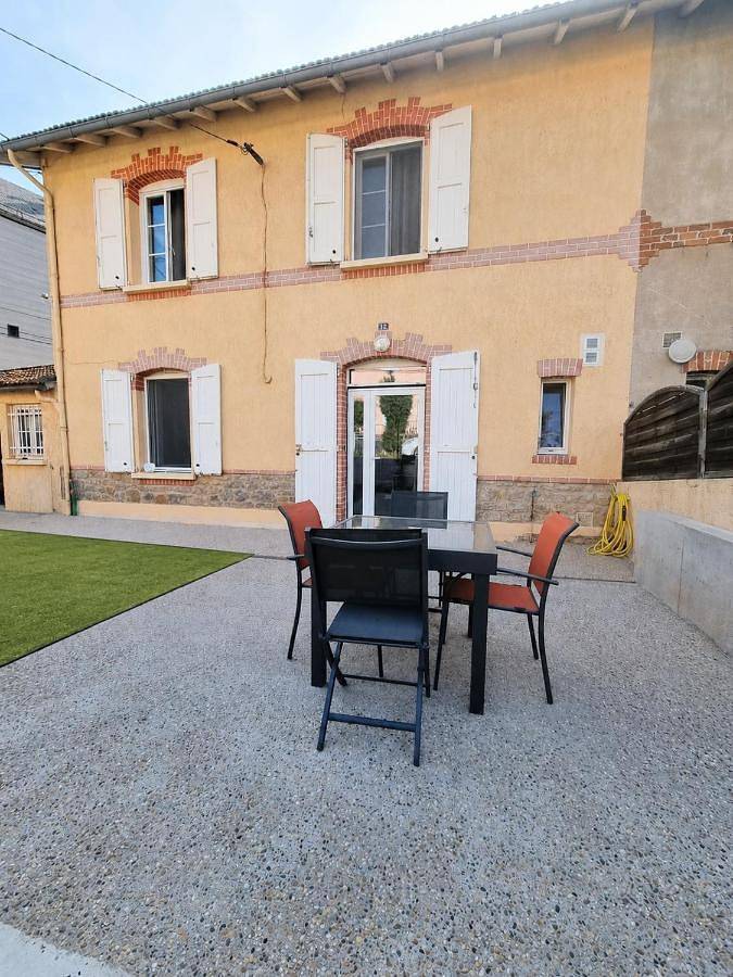Location de vacances pour 4 personnes, avec jardin à Sévérac-le-Château