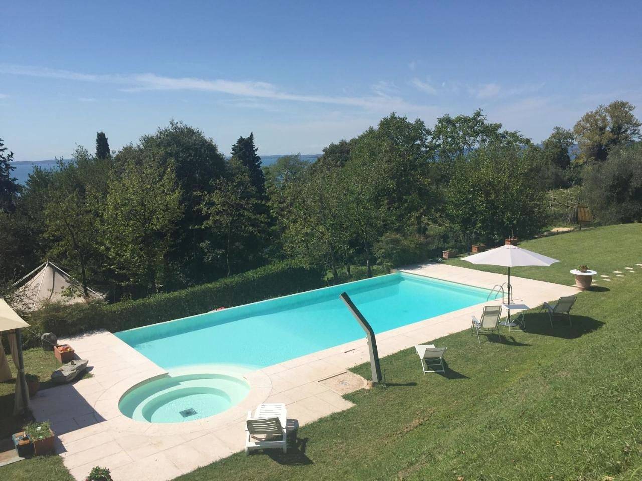 Garda Lake with private pool in Garde, Montagnes autour du lac de Garde
