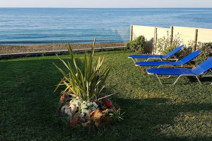 Location de vacances pour 6 personnes, avec Terrasse ainsi que Jardin et Vue dans Stalos - 3
