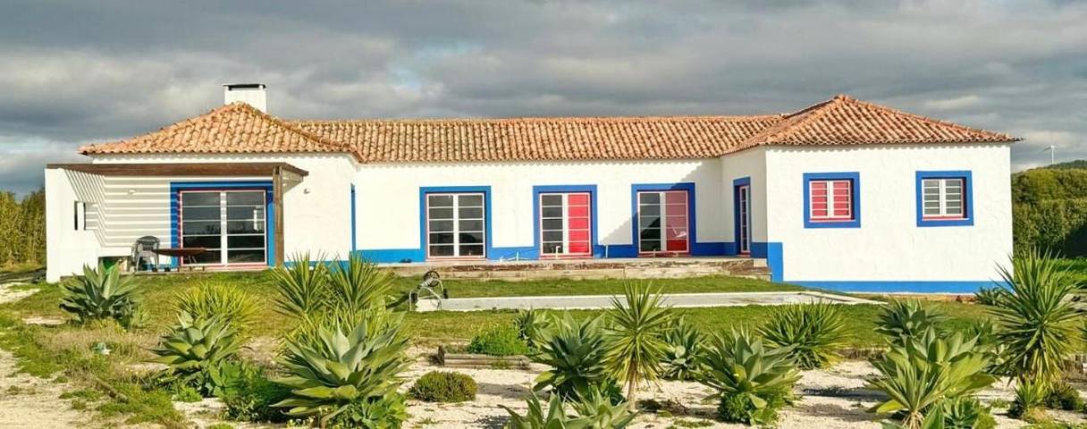 Casa de férias para 20 pessoas, com piscina e varanda e ainda vista and jardim em Porto Covo
