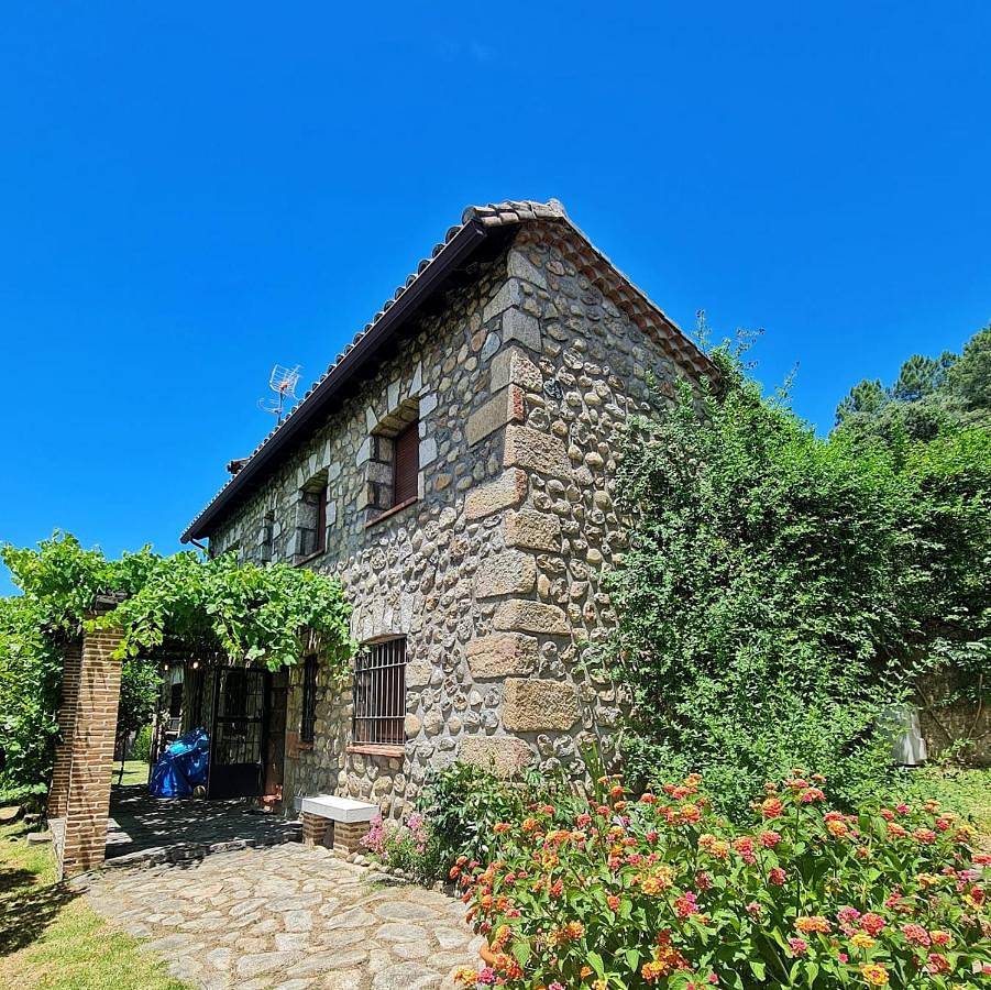 Four-Bedroom House in Candeleda, Valle del Tiétar