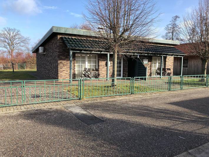 Bungalow für 2 Personen, mit Terrasse und Garten in Boltenhagen