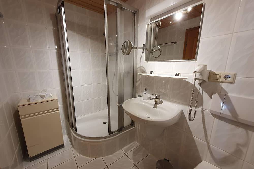 Ganze Wohnung, Ferienwohnung links - Prümbachhof in Weissbach an der Alpenstrasse, Schneizlreuth
