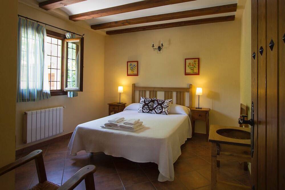 Casa rural nº11 para 6 personas, Batan Rio Tus in Yeste, Los Calares del Mundo y de la Sima