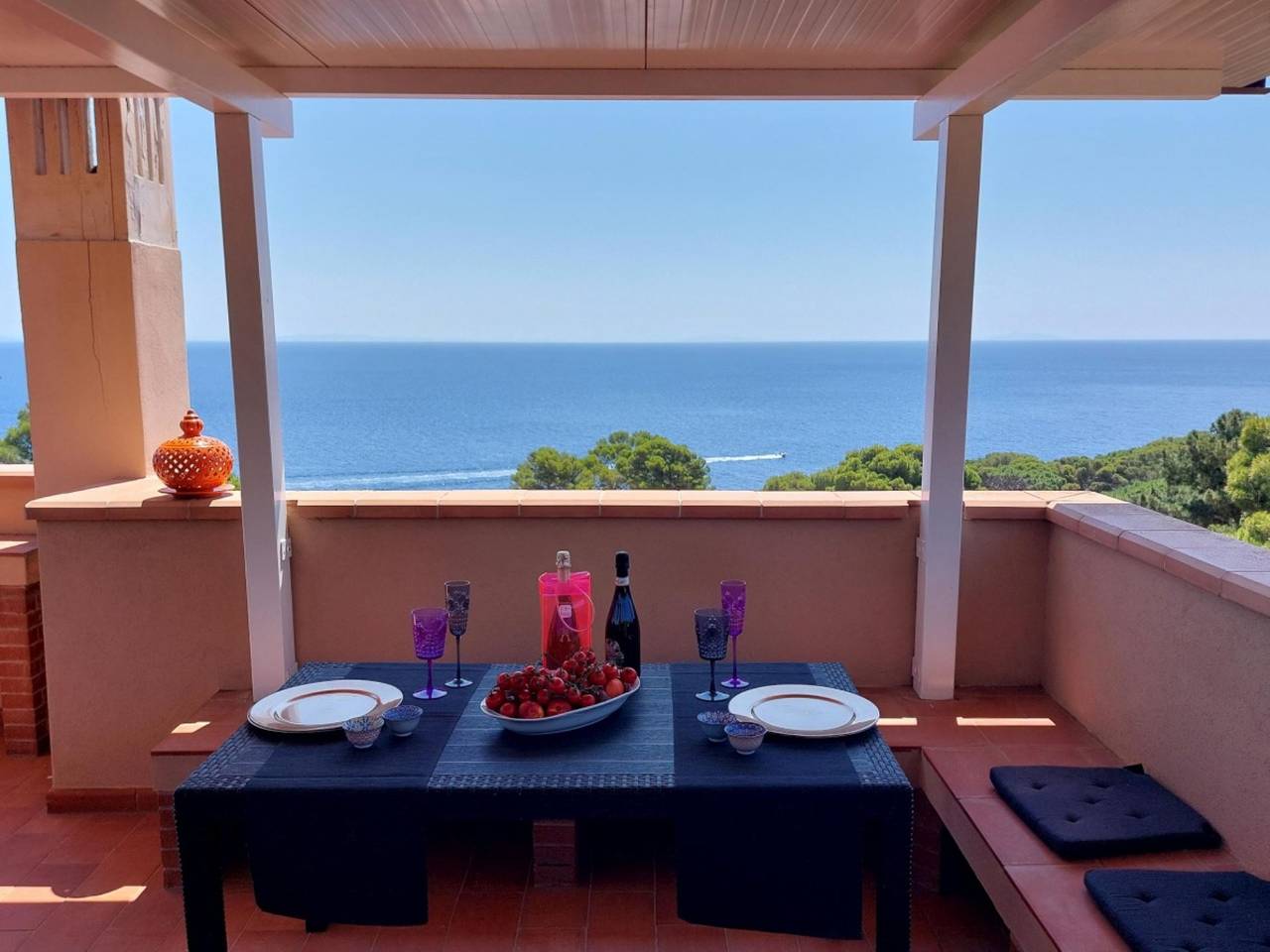 Ganze Ferienwohnung, Ferienwohnung für 4 Personen mit Terrasse in Capo d'Arco, Elba