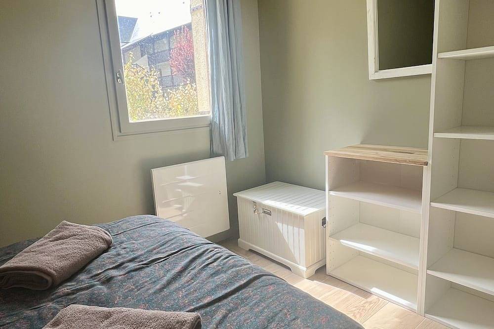 Entire apartment, Large apartment with garden and terrace with sea view - 2 bedrooms in Benerville-sur-Mer, Lisieux region