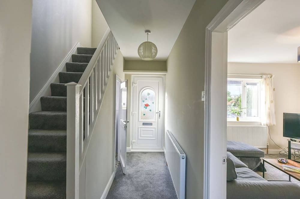 3 Bedroom with 6 x beds - Great location with free parking in Chesterfield, Derbyshire