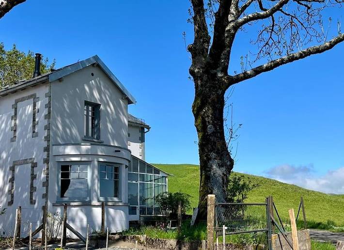 Maison de vacances pour 4 personnes, avec Terrasse ainsi que Jardin et Vue à Marcenat