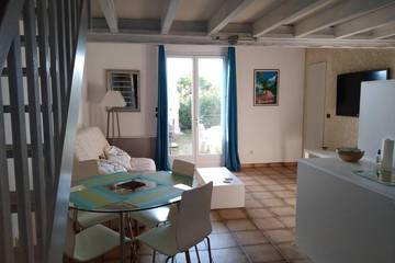 Gîte pour 4 personnes, avec jardin et piscine à Arces