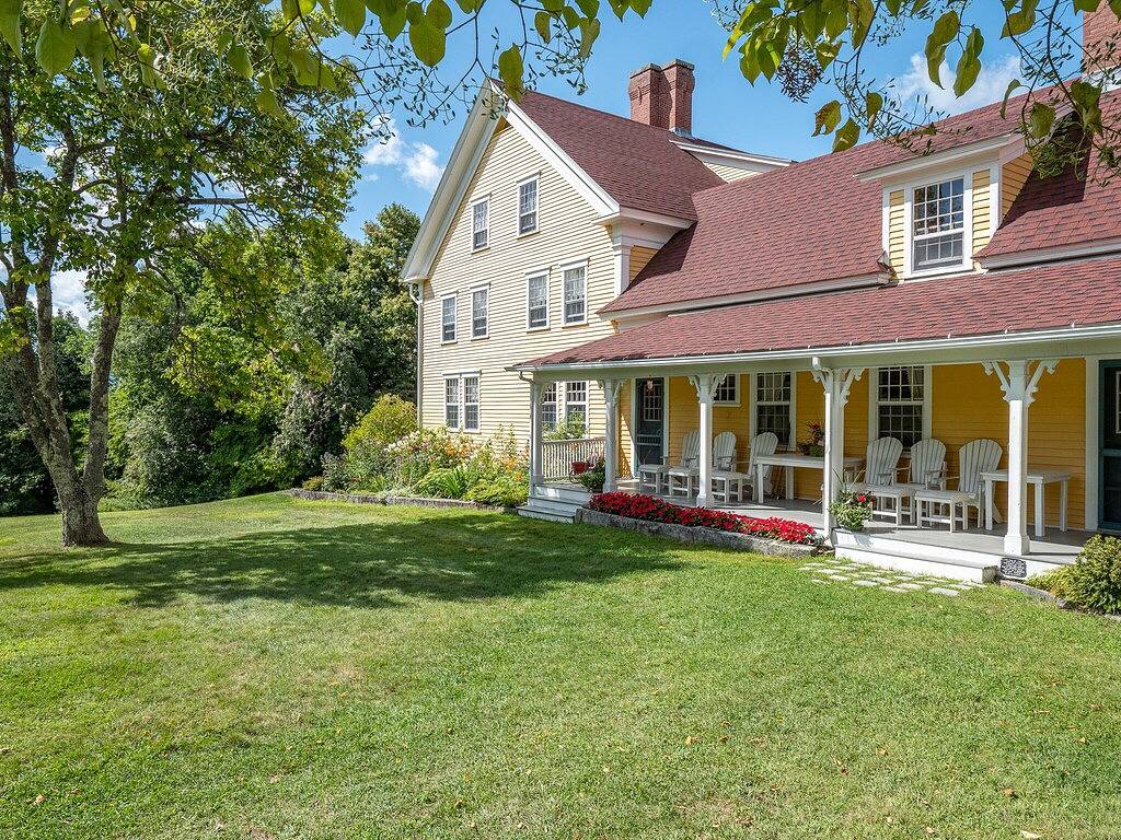 Lodge for 32 Guests in Maine, USA