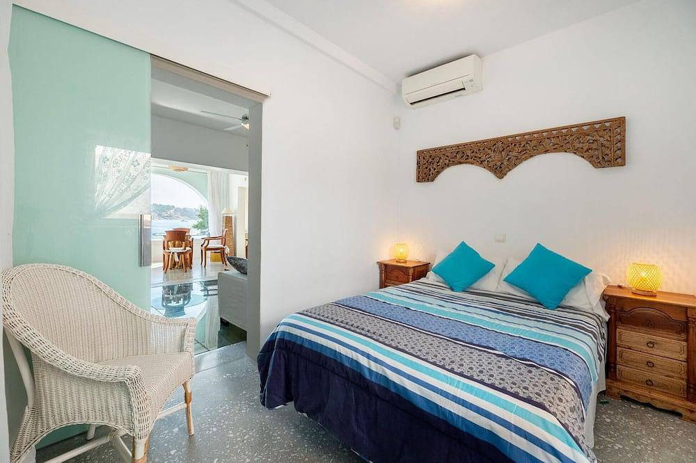 Acogedora casa en Ibiza con vistas al. in Talamanca, Ibiza Ciudad