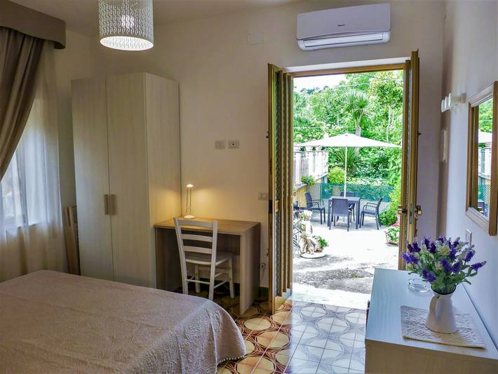 Location de vacances pour 2 personnes, avec jardin et terrasse, animaux acceptés à Massa Lubrense - 3