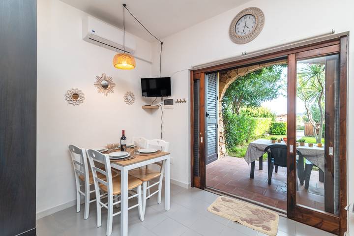 Gîte pour 3 personnes, avec terrasse, adapté aux familles dans Loiri Porto San Paolo - 2