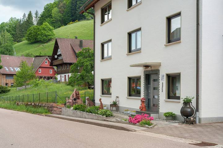 Maison d’hôtes Gerda : chambre double 2 avec vue sur la montagne, balcon privé et Wi-Fi in Bad Peterstal-Griesbach, Forêt-Noire centrale