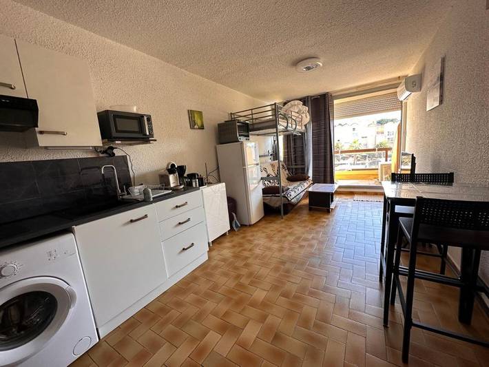 Gîte pour 2 personnes, avec piscine ainsi que vue et terrasse dans Office De Tourisme De Gruissan - 4