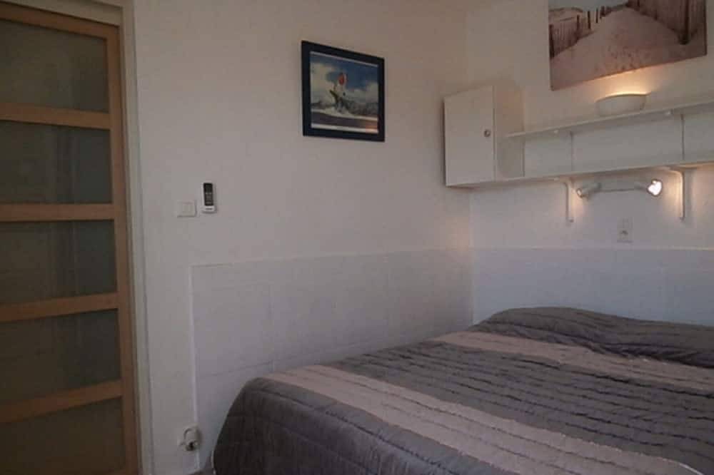 Appartement entier, Joli Studio, résidence de vacances pieds dans l'eau Hyeres - Presqu'île de Giens in La Bergerie, Hyeres